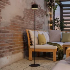 Lámpara solar LED para terraza Roccanova-L, negra, altura 120 cm