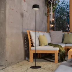 Lámpara solar LED para terraza Roccanova-L, negra, altura 120 cm
