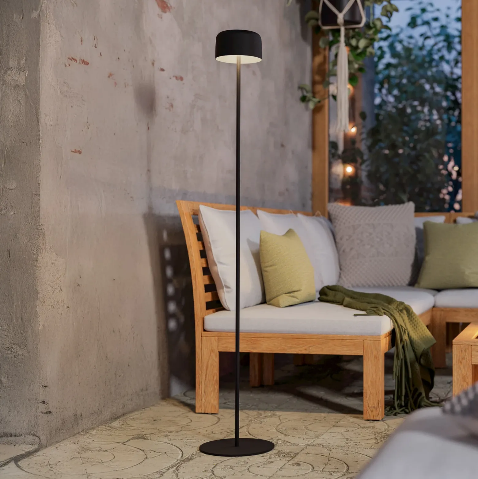Lámpara solar LED para terraza Roccanova-L, negra, altura 120 cm