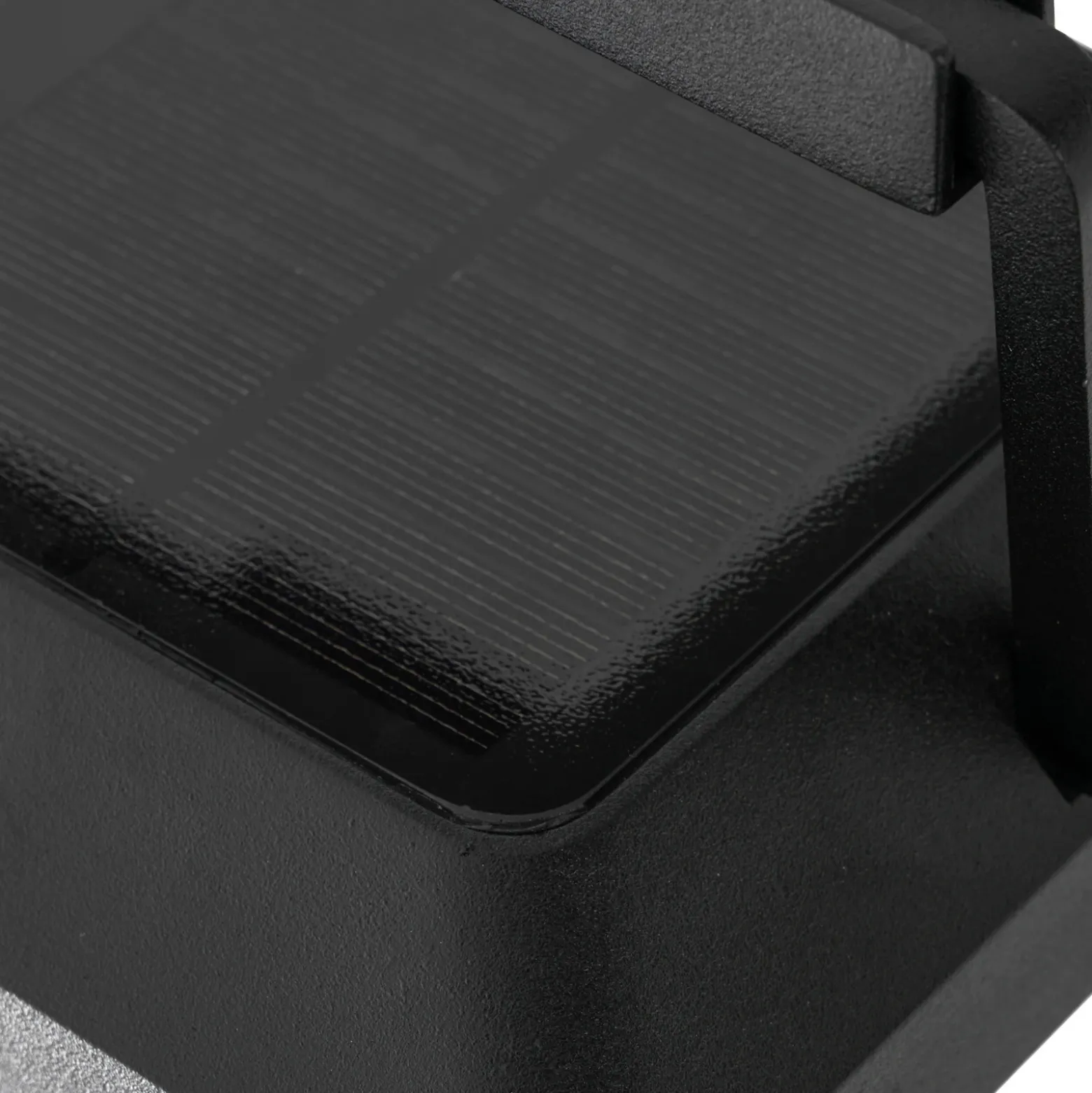 Lucande Aplique de pared LED Tilena, angular, negro, aluminio