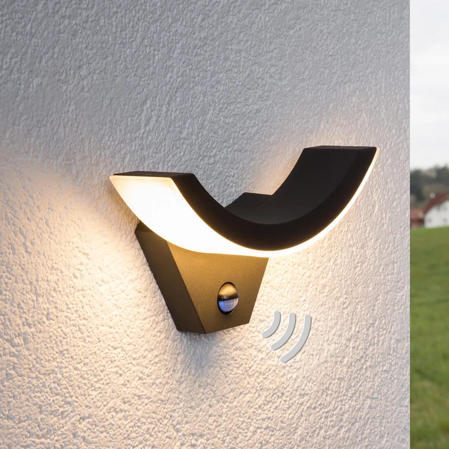 Lucande aplique LED para exterior Half, sensor, antracita, IP54