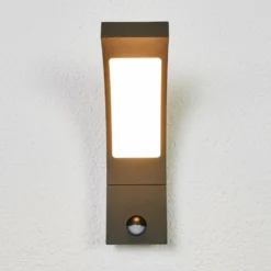 Lucande Aplique LED para exterior Juvia, sensor, 27 cm, gris, IP54