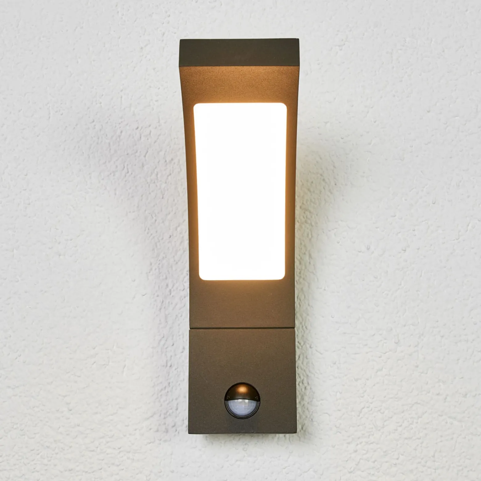 Lucande Aplique LED para exterior Juvia, sensor, 27 cm, gris, IP54