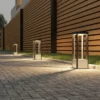 Lucande Baliza LED Kalisa, IP65, 42 cm, gris, metal