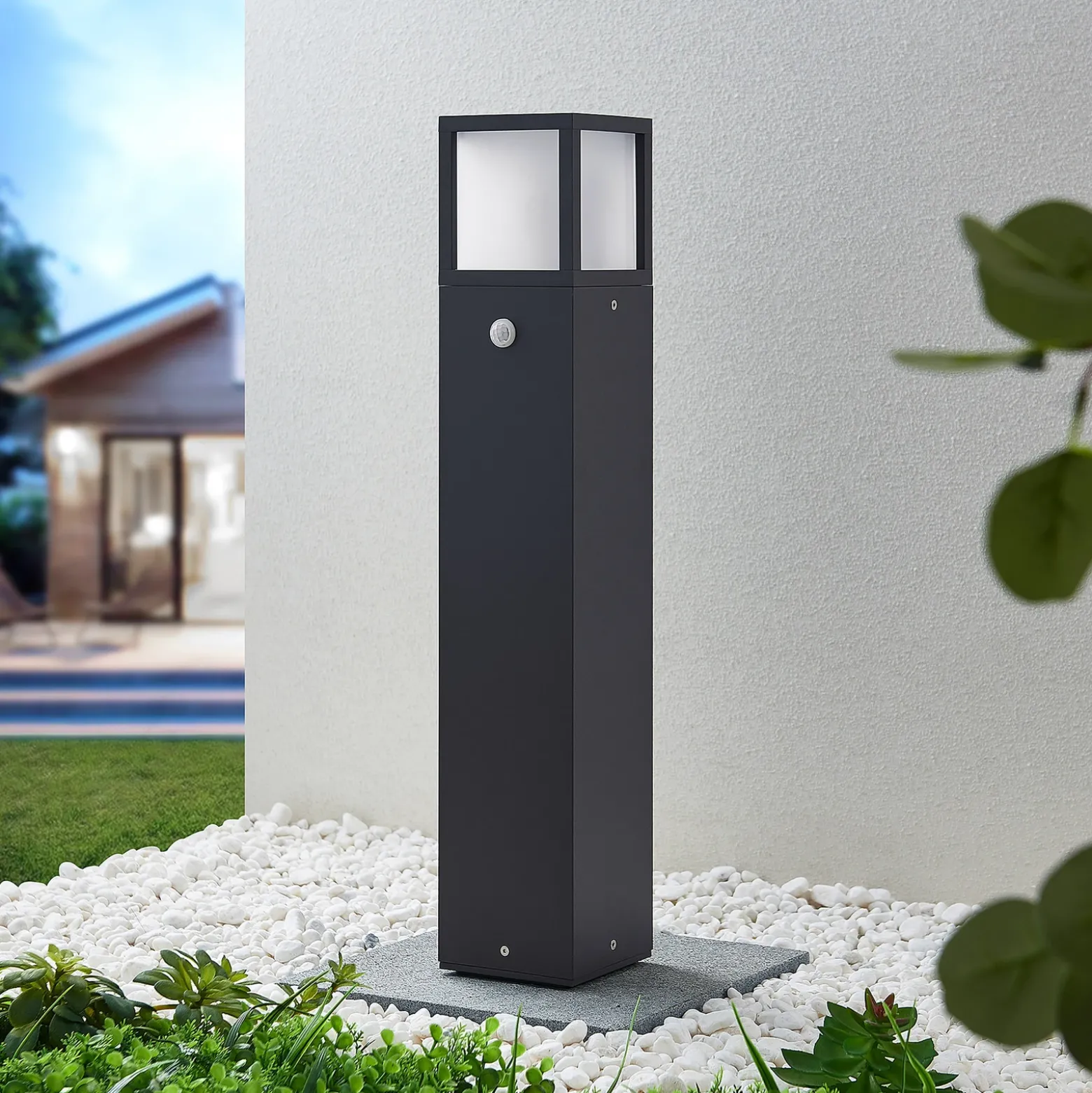 Lucande Bolardo luminoso Dewari, detector de movimiento, E27, 65 cm, IP54