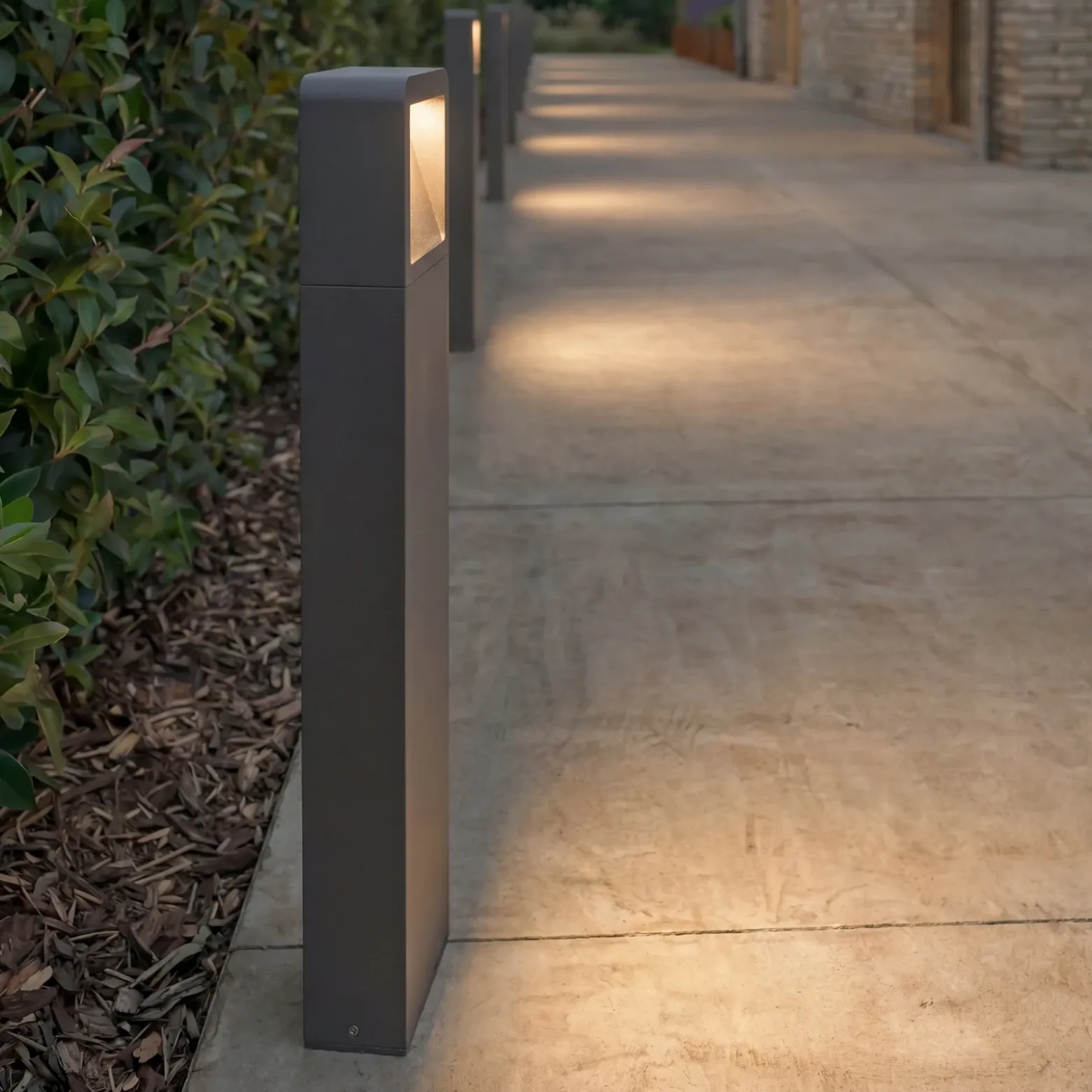 Lucande Bolardo luminoso LED Leya, 65 cm, antracita, metal, IP54