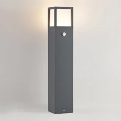 Lucande, bolardo luminoso LED Dewari, detector de movimiento, 65 cm, IP54
