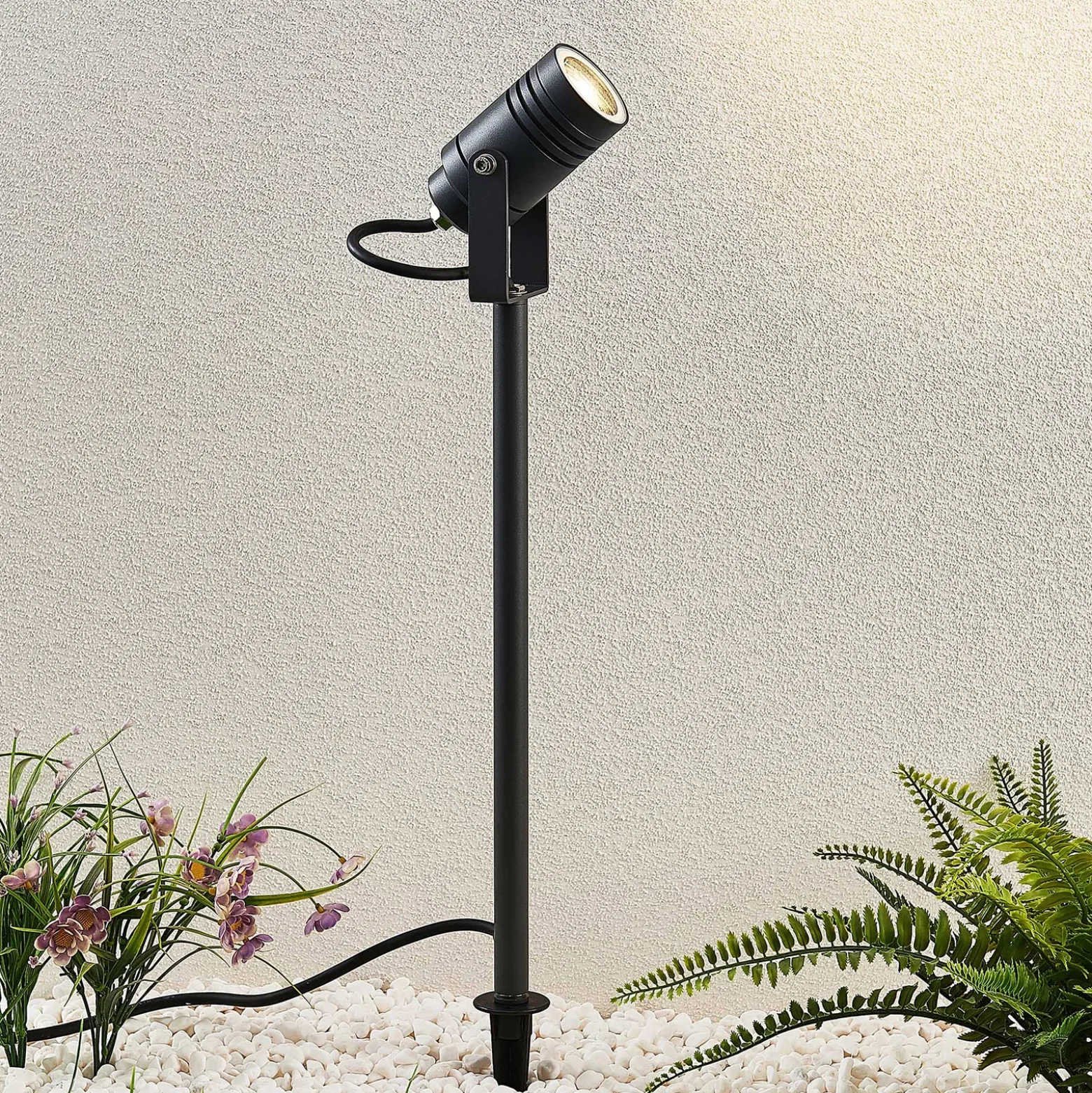 Lucande foco exterior Galina, pincho de suelo, enchufe, gris, 40 cm