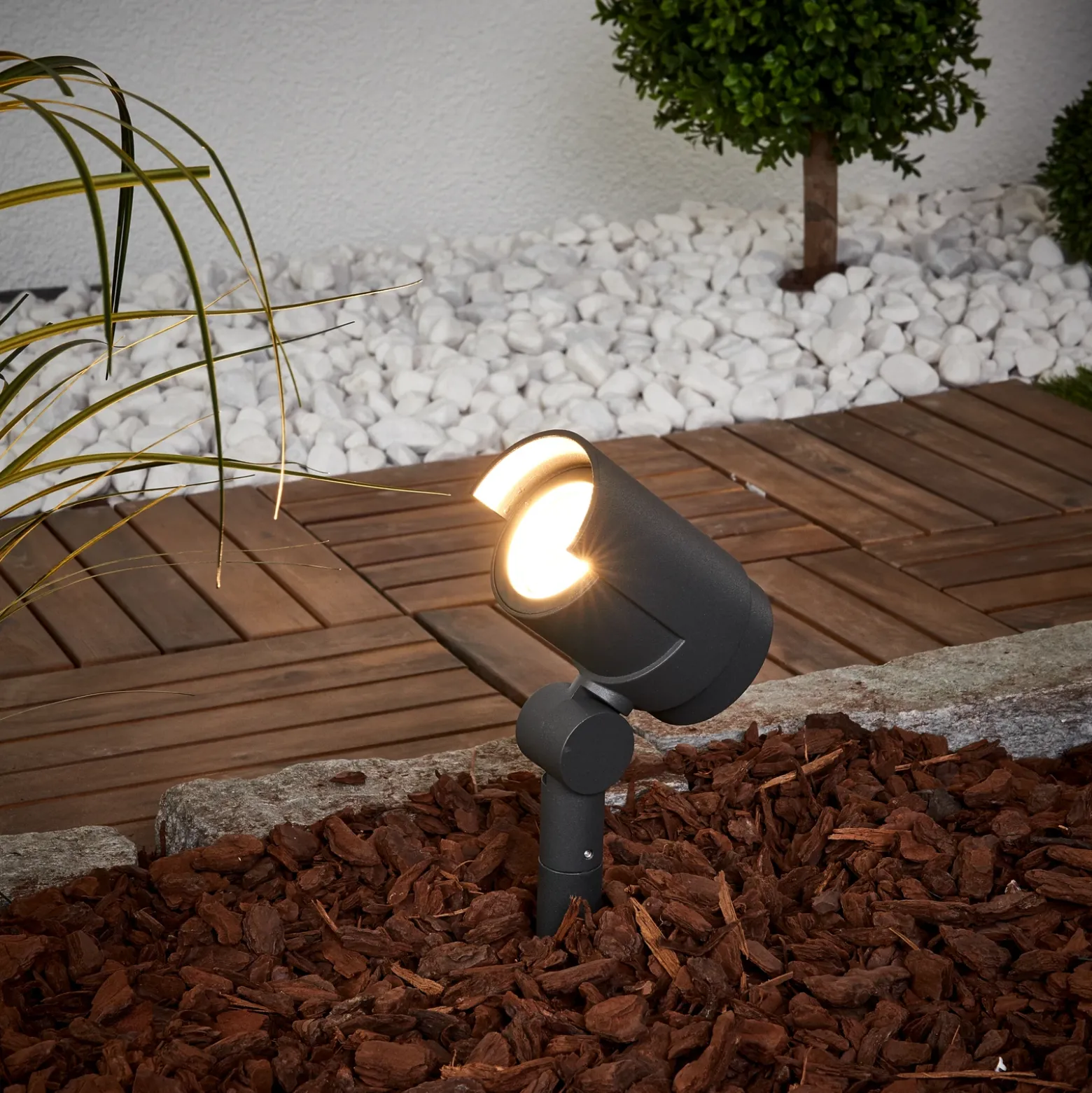 Lucande foco LED con pica Beatrix, antracita, aluminio, 45,7cm