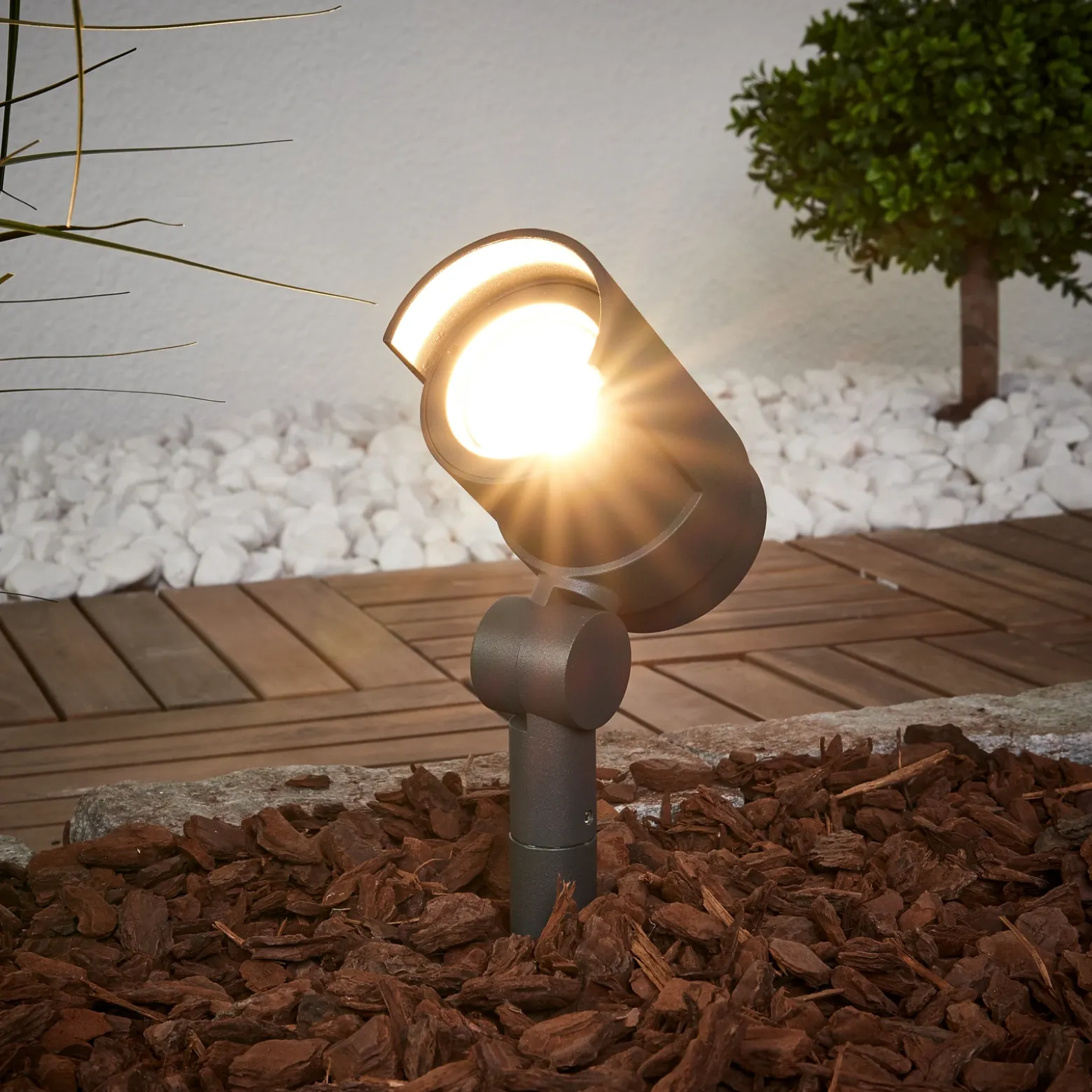 Lucande foco LED con pica Beatrix, antracita, aluminio, 45,7cm