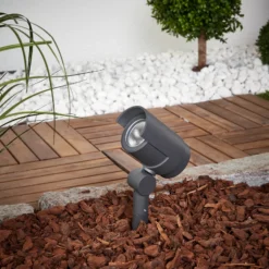Lucande foco LED con pica Beatrix, antracita, aluminio, 45,7cm