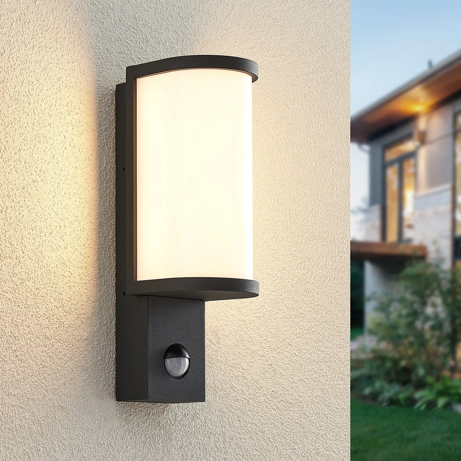 Lucande Jokum aplique LED de exterior, IP54 sensor