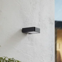 Lucande LED aplique para exterior Dava, altura 5 cm, sensor