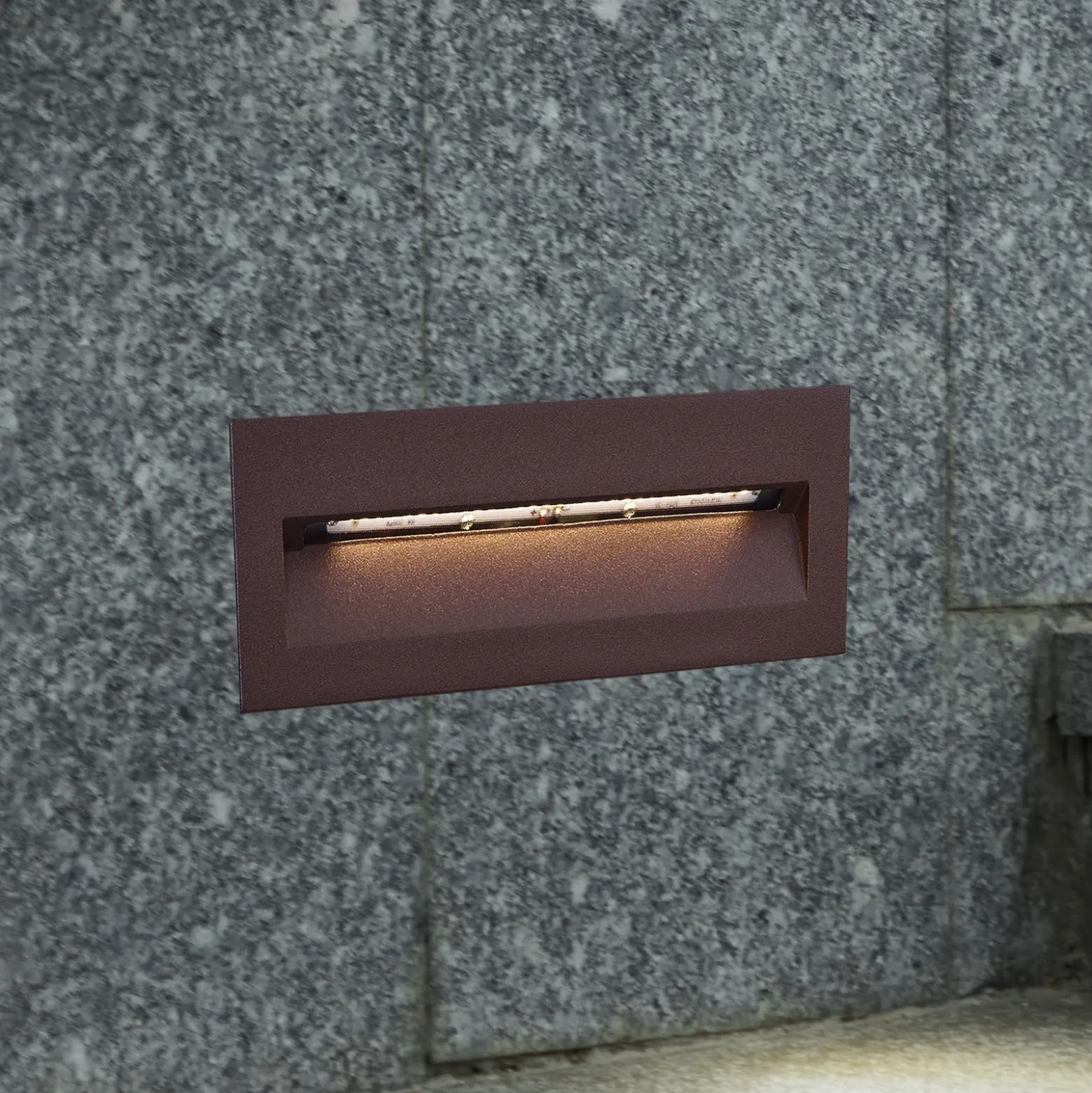 Lucande lámpara de pared LED empotrable Loya, 23 x 8 cm, óxido, IP54