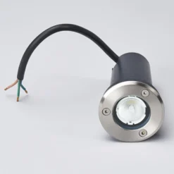 Lucande Lámpara de suelo LED empotrable Kenan, Ø 7 cm, acero inoxidable, IP67
