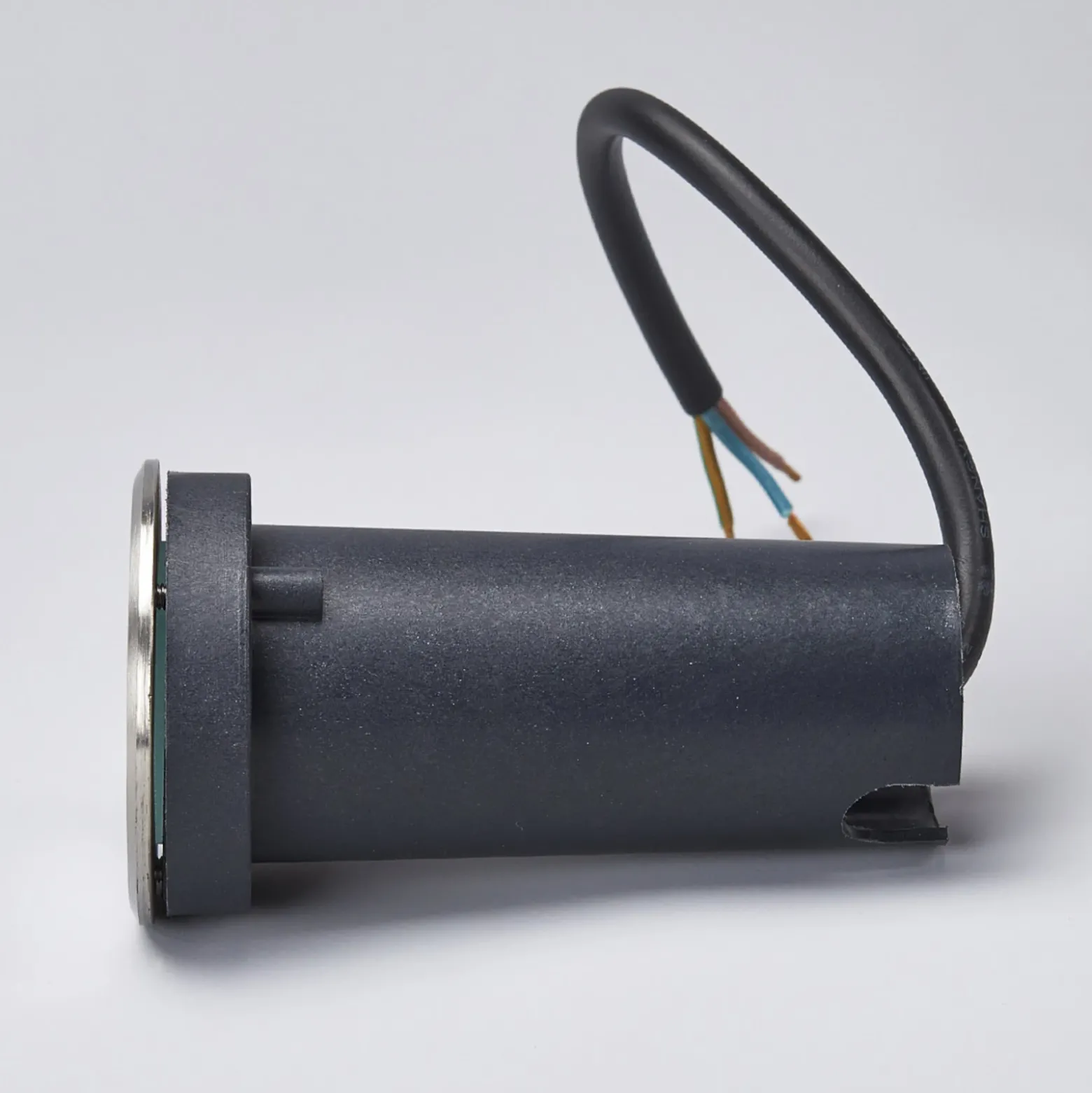 Lucande Lámpara de suelo LED empotrable Kenan, Ø 7 cm, acero inoxidable, IP67