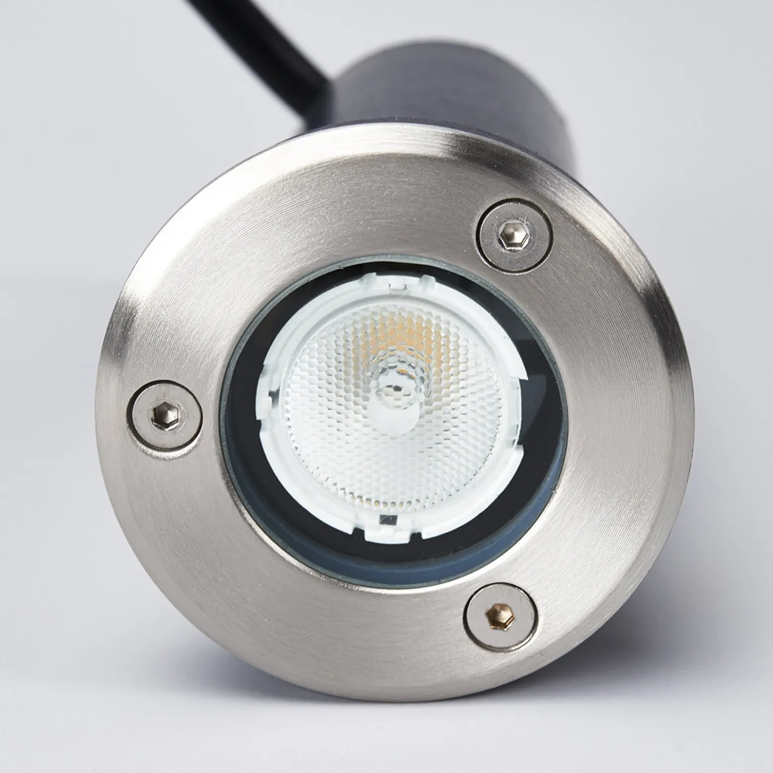 Lucande Lámpara de suelo LED empotrable Kenan, Ø 7 cm, acero inoxidable, IP67
