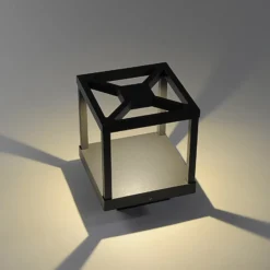Lucande Lámpara sobremuro LED Lealan, negra, metal, 23 cm, IP54