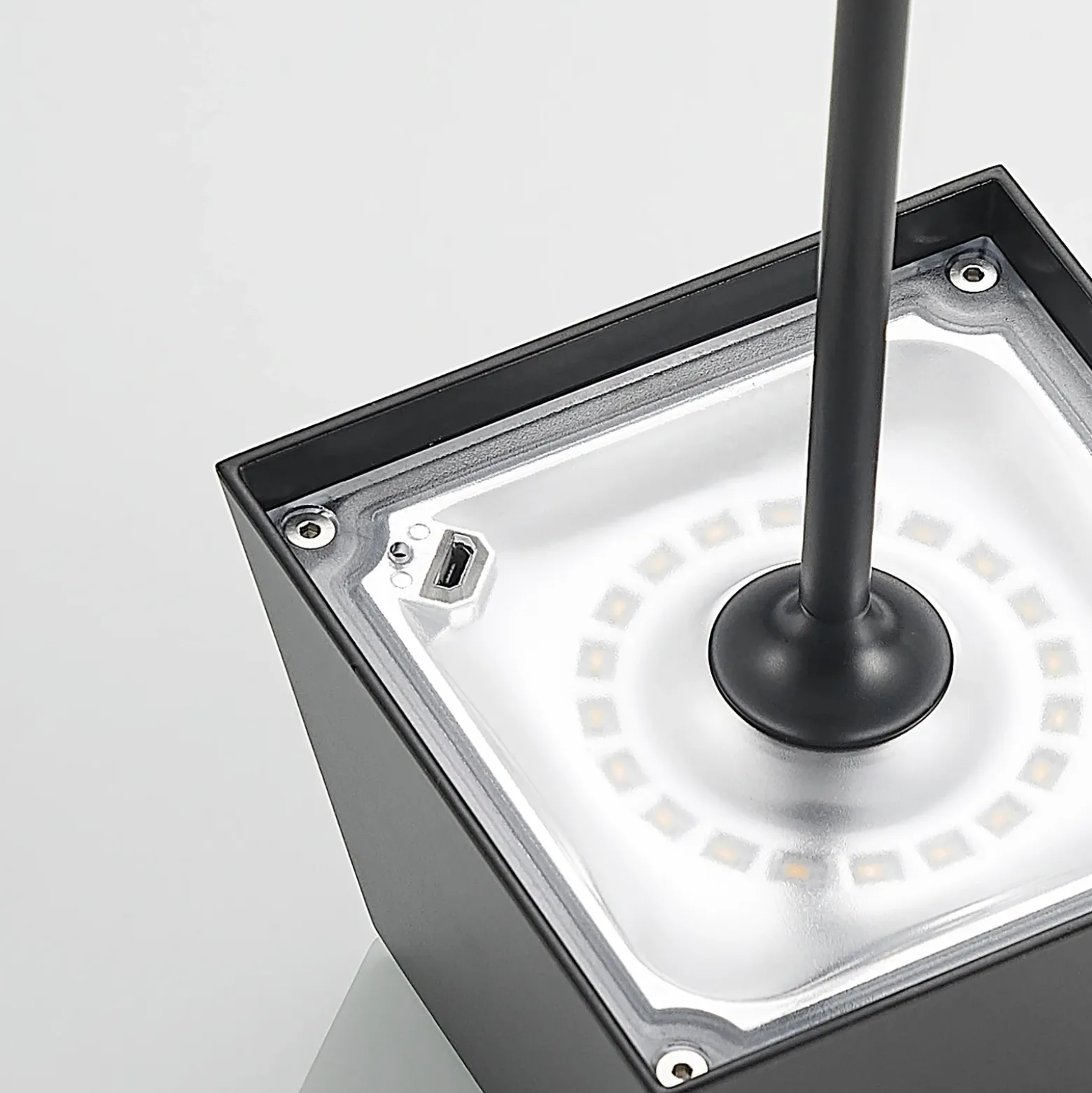 Lucande Patini lámpara de mesa LED exterior, negro