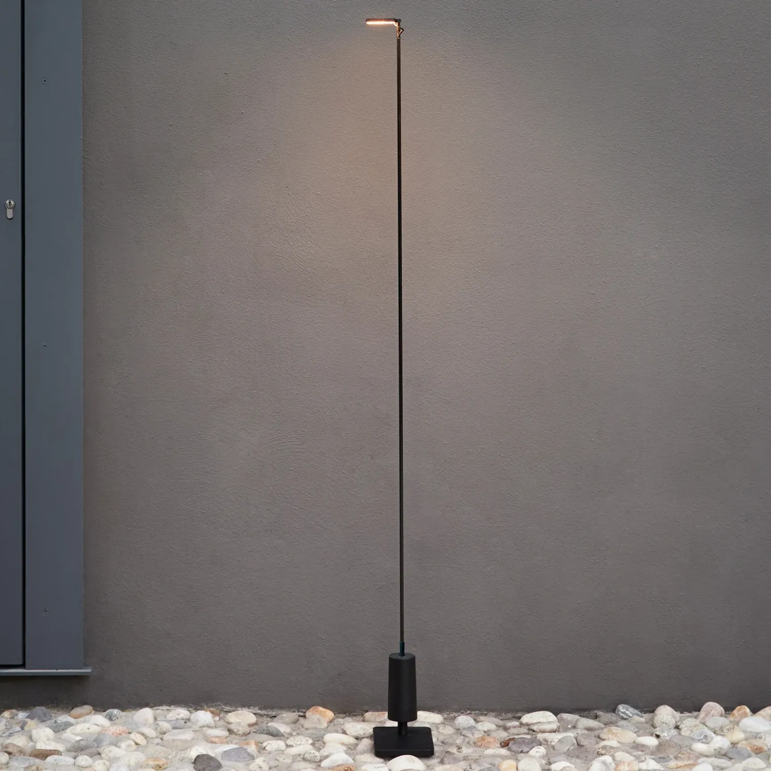 Luceplan Bolardo luminoso LED Flia, 75 cm de altura, negro, plástico