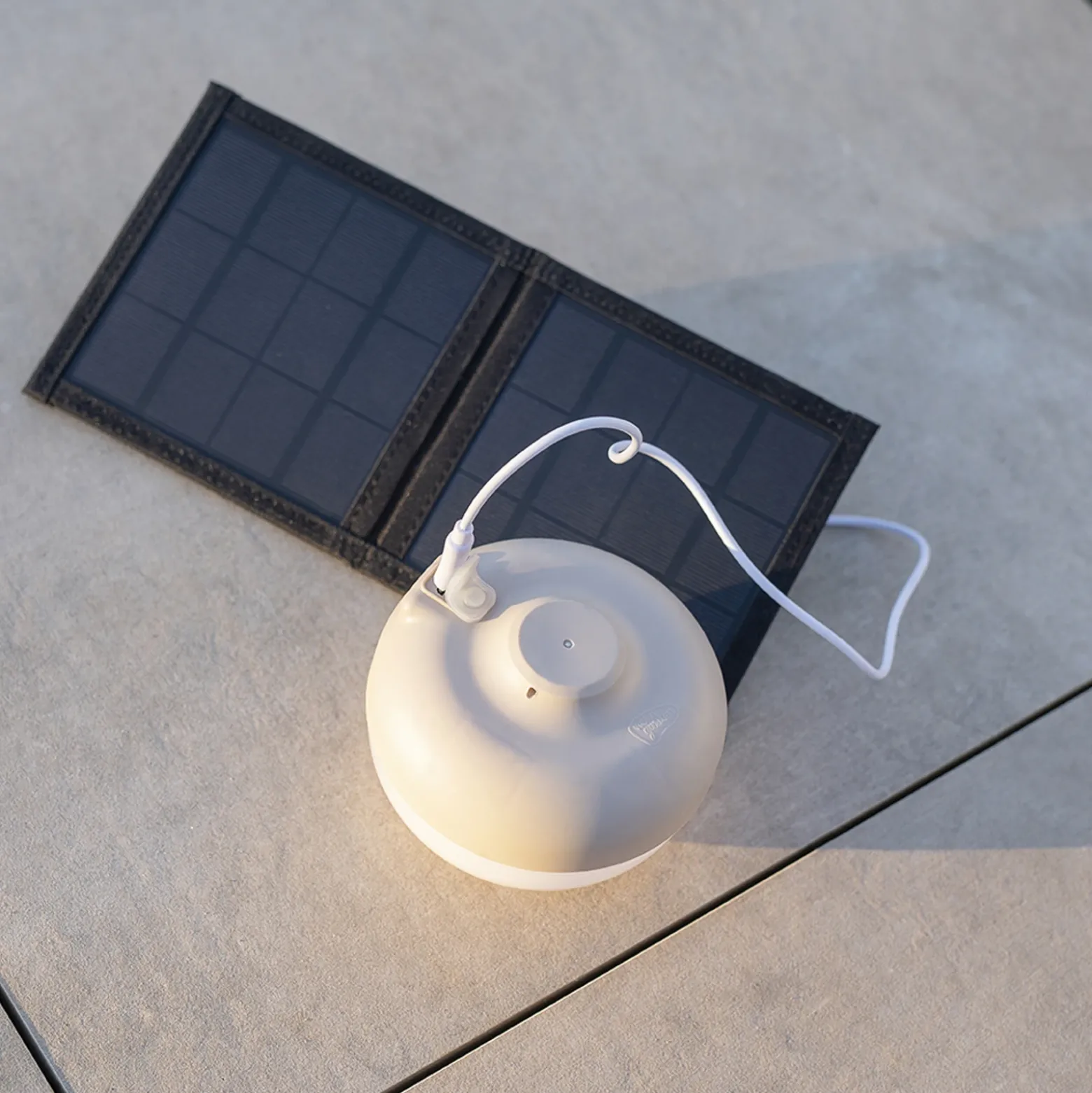 Newgarden Cherry decorativa LED solar, blanco