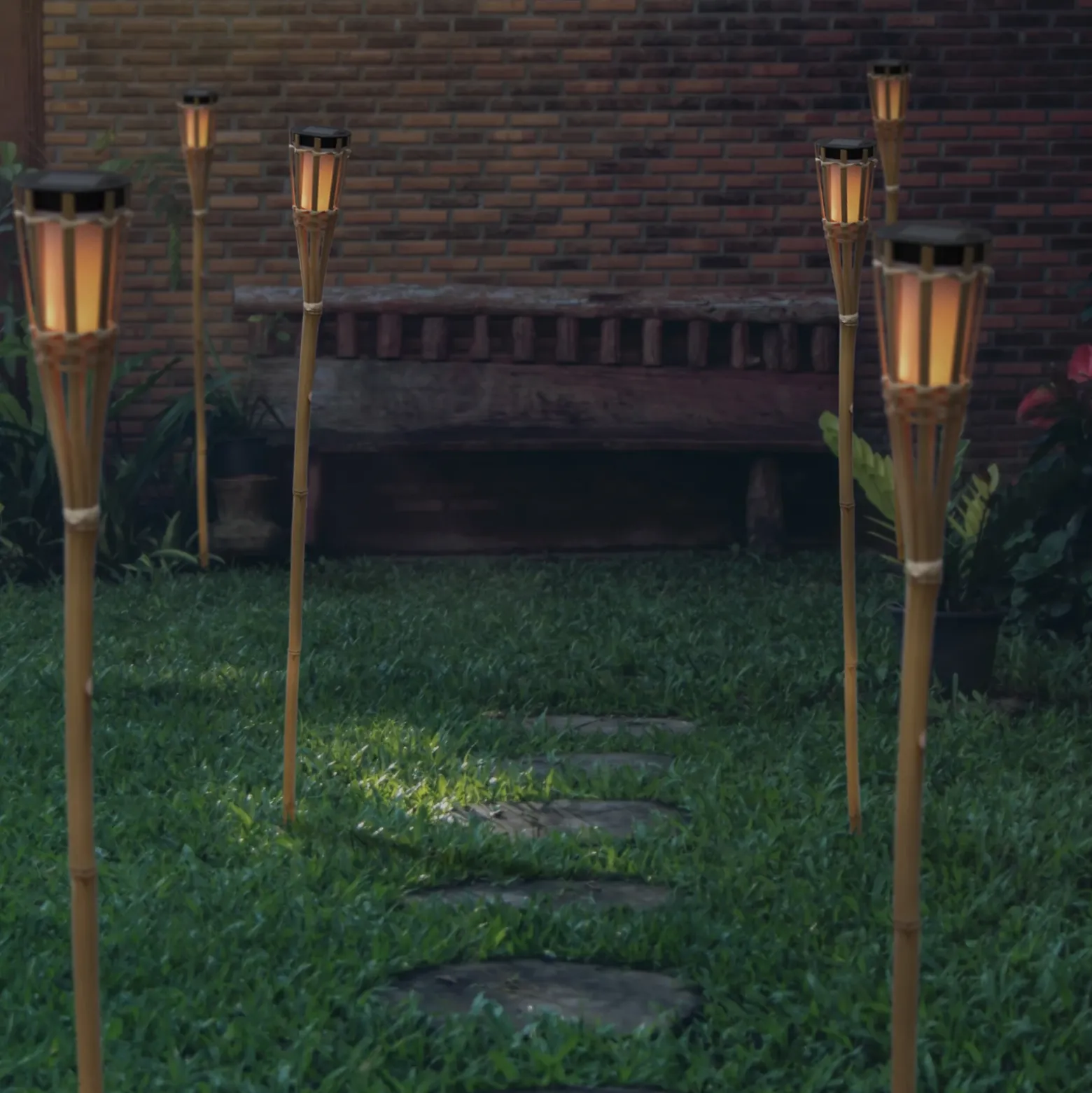 Newgarden Hiama Linterna solar LED de bambú para jardín