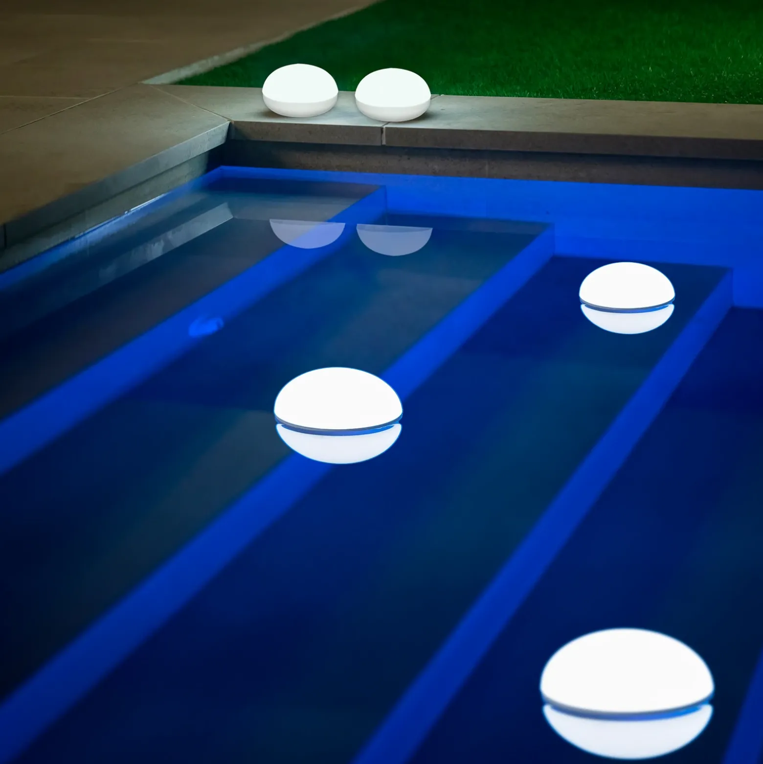 Newgarden Lámpara LED resistente al agua Coco, IP68, RGBW