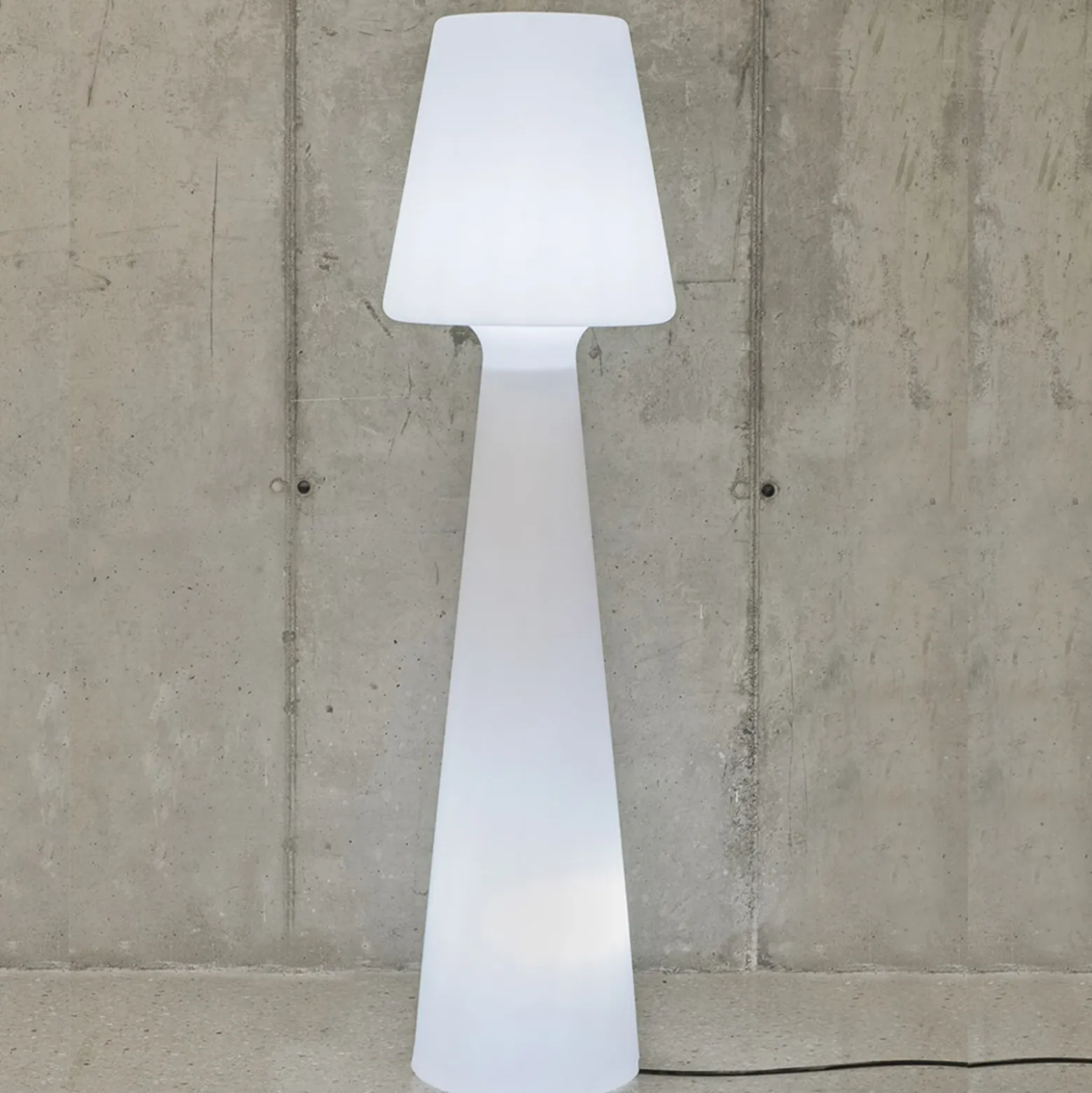 Newgarden Lola lámpara pie LED, cable, alto 200 cm