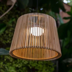 Newgarden Okinawa lampára colgante exterior LED recargable bambú