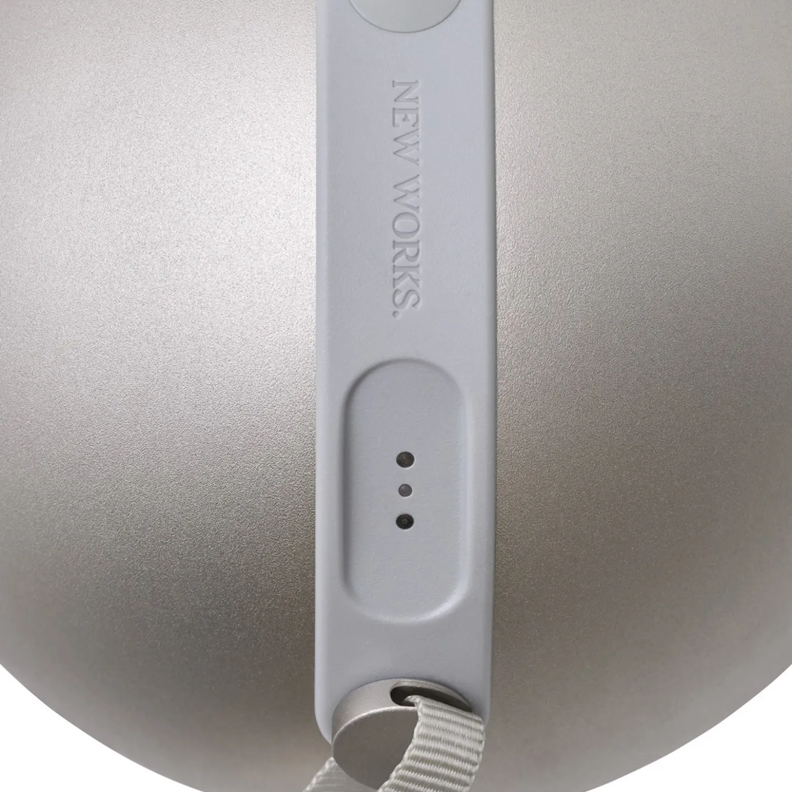 New Works Sphere Linterna LED recargable IP67 gris cálido