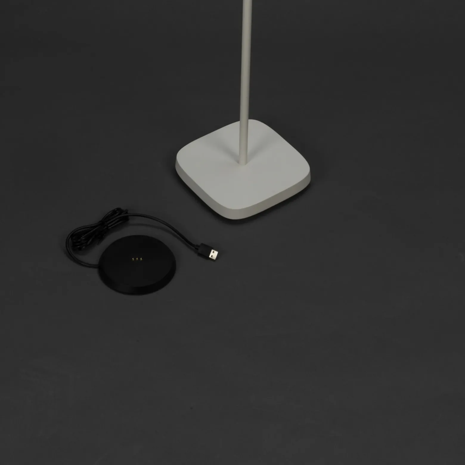Nice lámpara de pie LED recargable, blanca, aluminio, IP54, atenuador, CCT