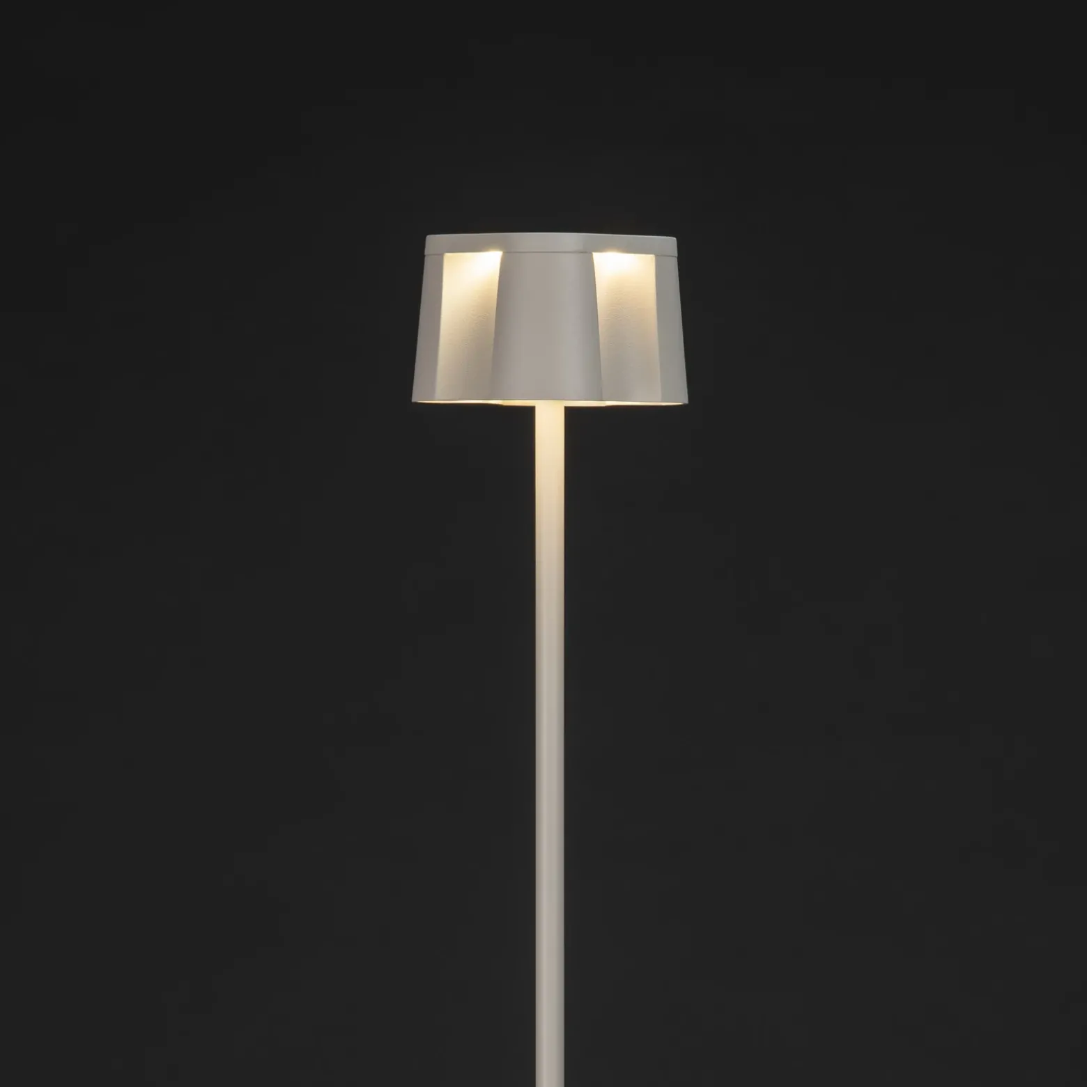 Nice lámpara de pie LED recargable, blanca, aluminio, IP54, atenuador, CCT
