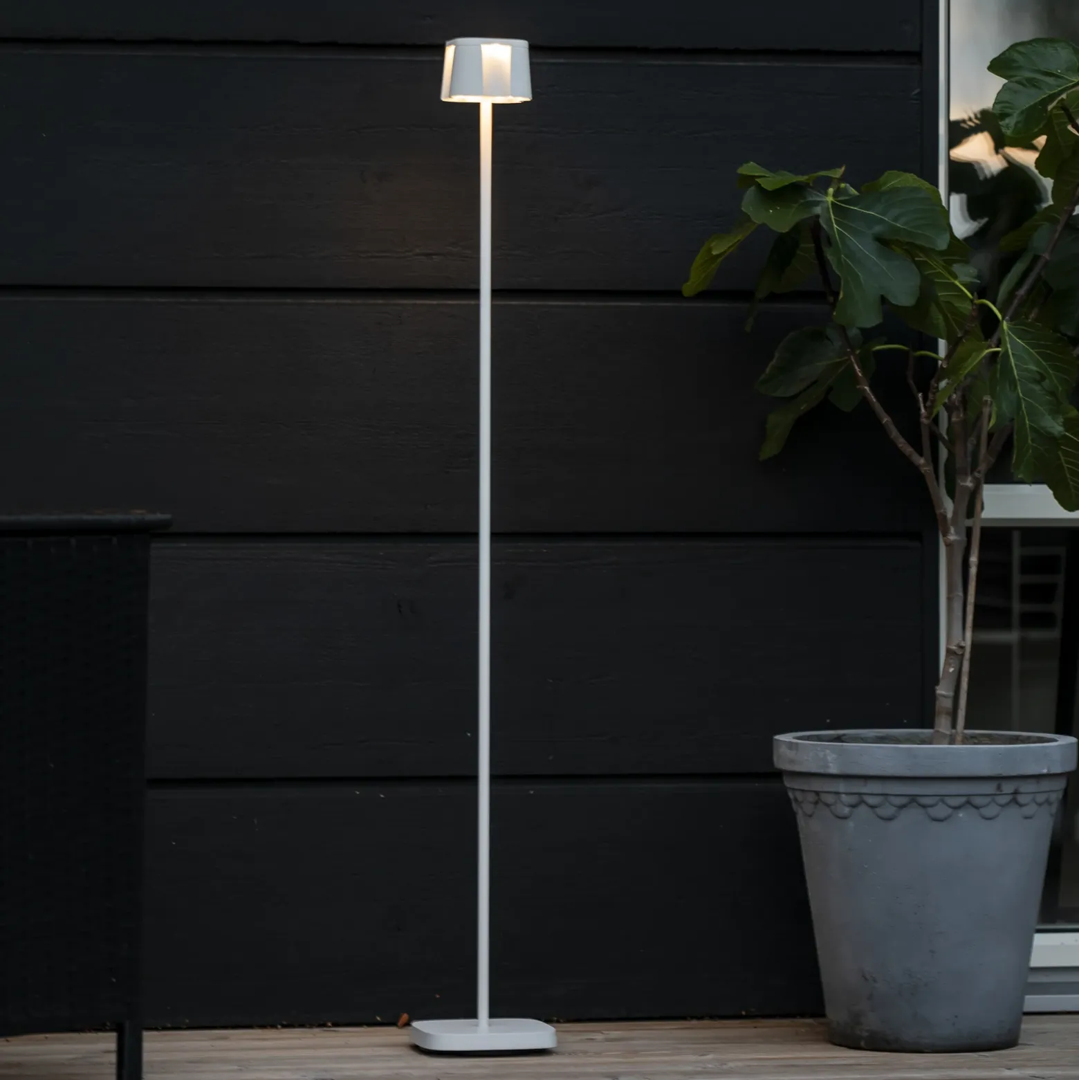 Nice lámpara de pie LED recargable, blanca, aluminio, IP54, atenuador, CCT