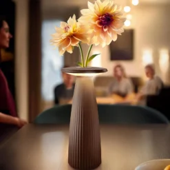 Nuflair lámpara de mesa LED recargable, marrón óxido, IP54, atenuable, 24 cm