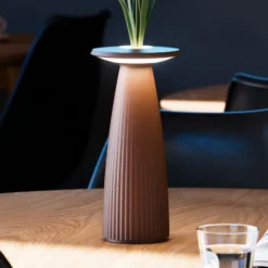 Nuflair lámpara de mesa LED recargable, marrón óxido, IP54, atenuable, 24 cm