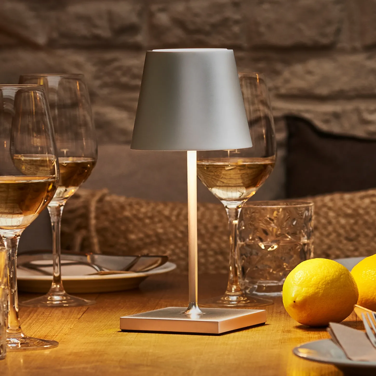 Nuindie mini LED lámpara de mesa recargable, Easy Connect, plata,