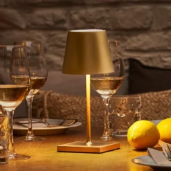 Nuindie mini lámpara de mesa LED recargable, USB-C, oro, IP54, atenuable