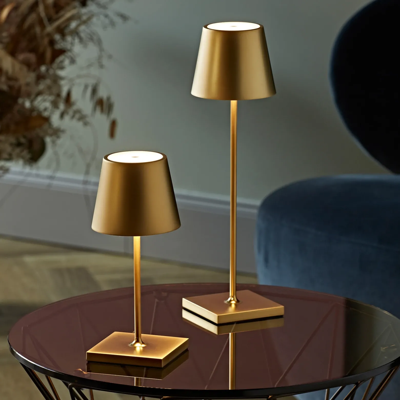 Nuindie mini lámpara de mesa LED recargable, USB-C, oro, IP54, atenuable