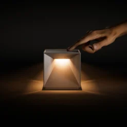 Nutalis lámpara de mesa LED recargable, negro medianoche, IP54, atenuable