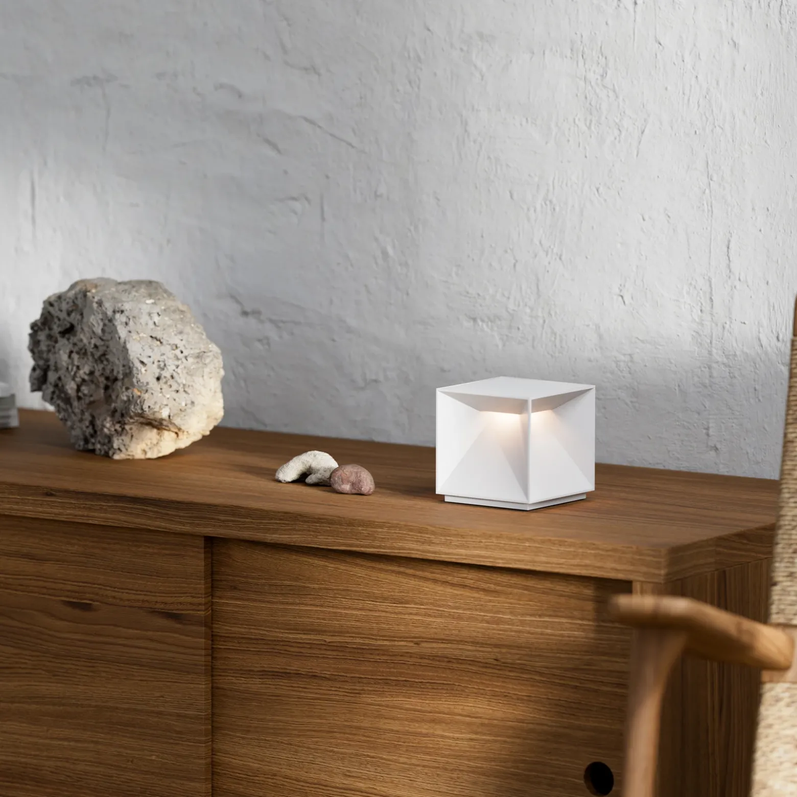 Nutalis lámpara de mesa LED recargable, blanco nieve, IP54, atenuable