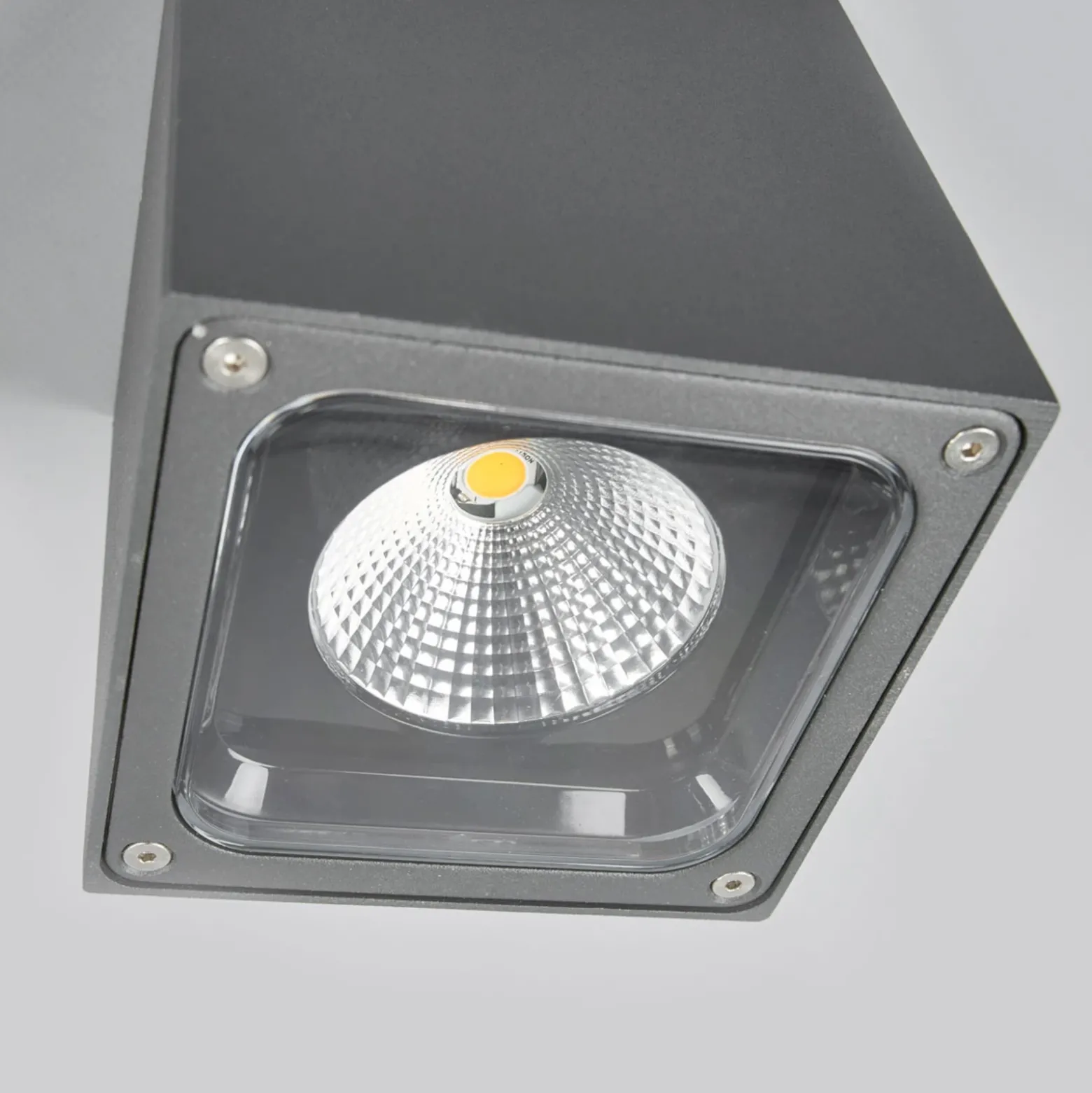 Plafón LED Lucande Tanea, 12 x 12 cm, gris oscuro, IP54