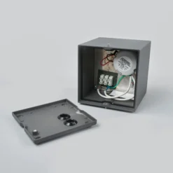 Plafón LED Lucande Tanea, 12 x 12 cm, gris oscuro, IP54