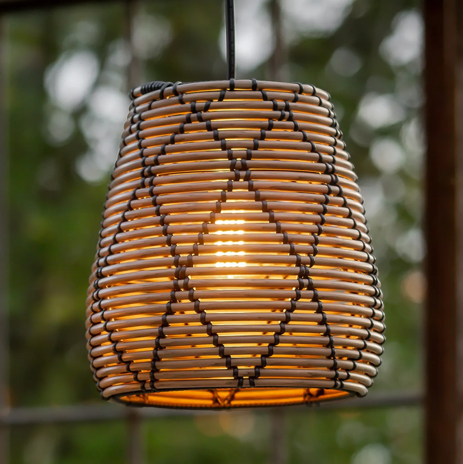 PR Home Lollo lámpara colgante exterior, aspecto de ratán Natur, Ø 28 cm
