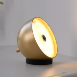 SCHÖNER WOHNEN Lámpara de mesa LED recargable Bellies, color dorado, IP54