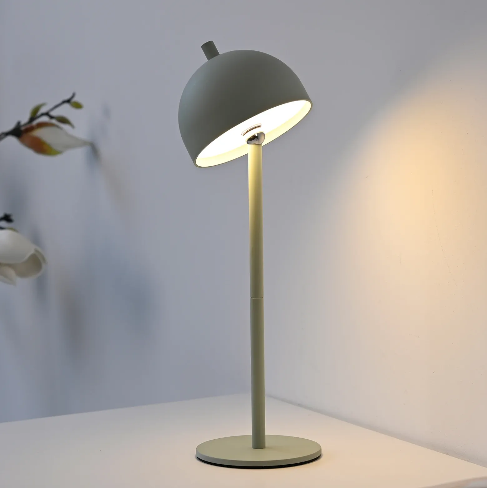 SCHÖNER WOHNEN Lámpara de mesa LED recargable Bellies, despertar primaveral