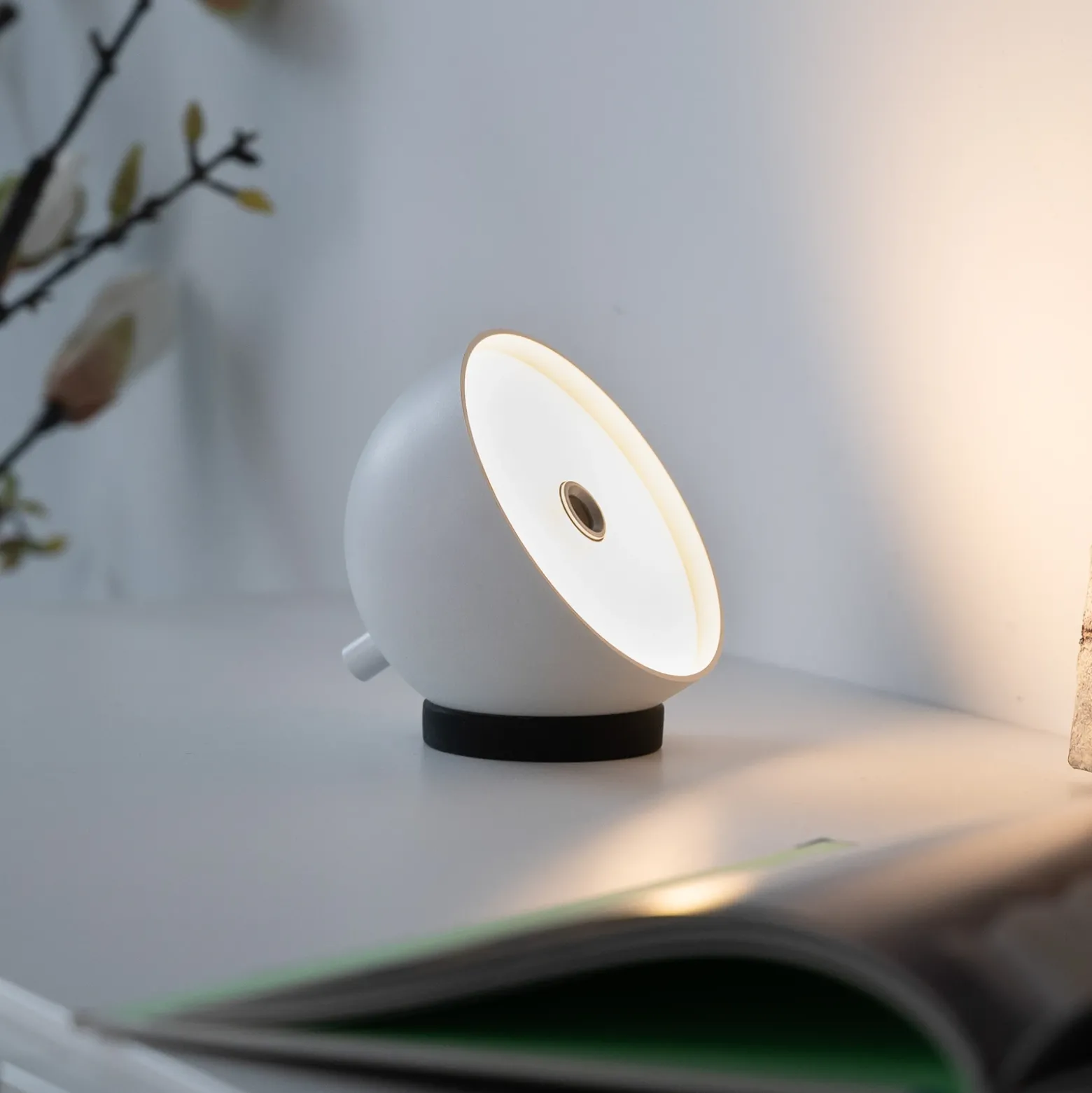 SCHÖNER WOHNEN Lámpara de mesa LED recargable Bellies, blanca, IP54