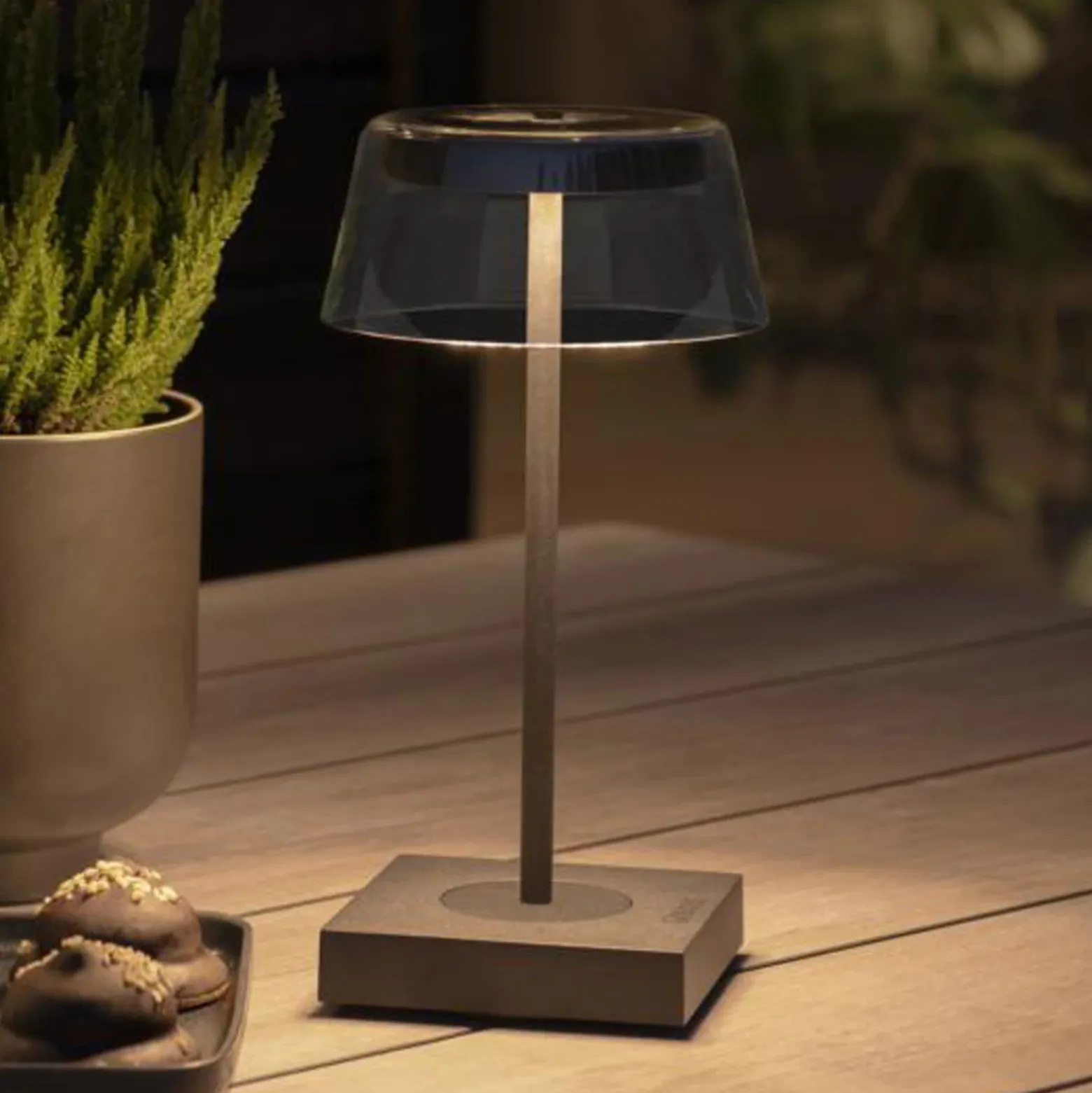 Scilla lámpara de mesa LED con USB, negro