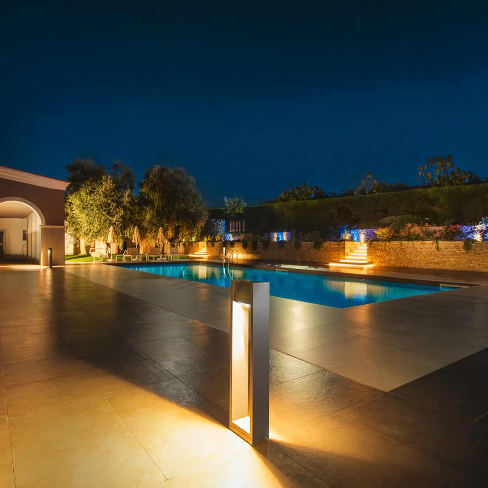SLV Quad Pole Bolardo luminoso LED, antracita, aluminio, altura 90 cm