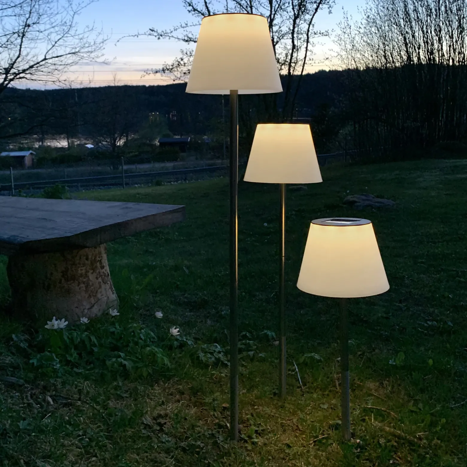 Solini lámpara LED con pica, blanca/plateada, altura 90 cm