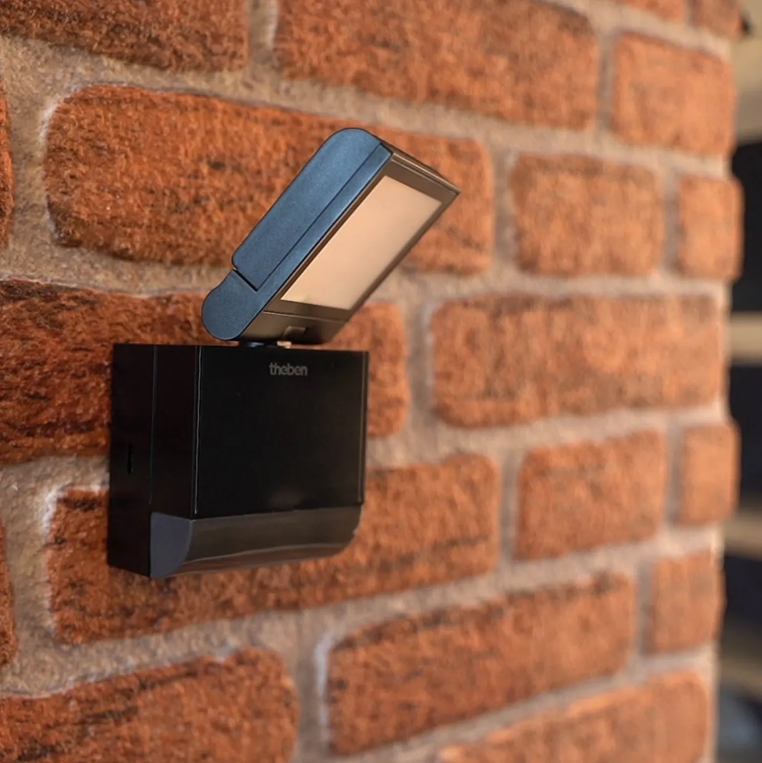 Theben Aplique LED para exterior theLeda S8-100, negro, sensor